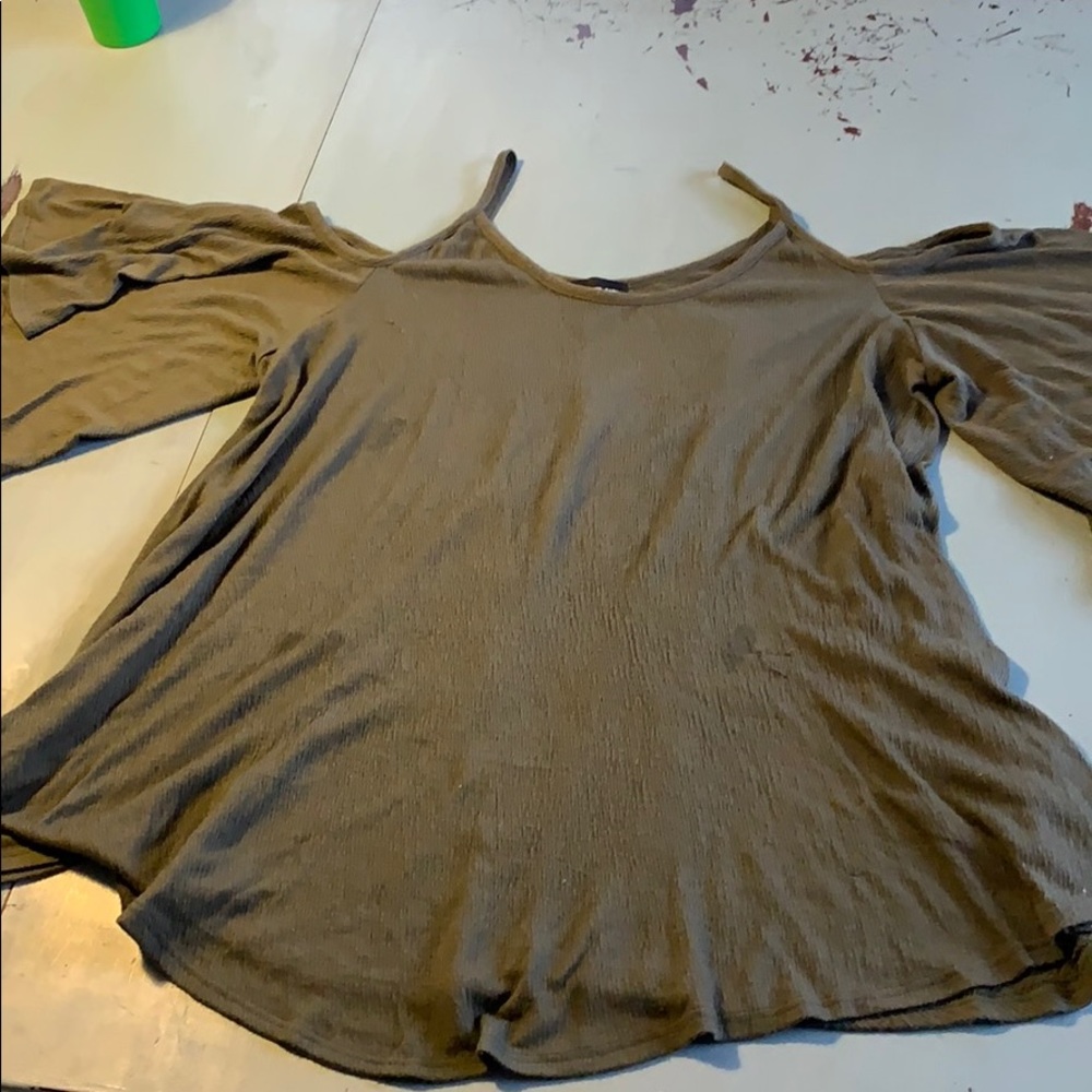 Flowy tunic green cutout shoulders